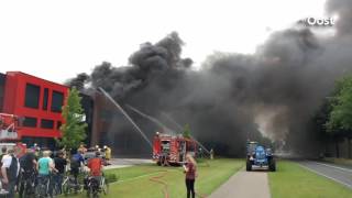 Uitslaande brand bij interieurbouwer in Denekamp veel rook [upl. by Kcirde]