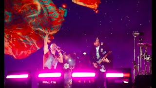 CRITICAN a COLDPLAY por su HOMENAJE a JUAN GABRIEL con AMOR ETERNO [upl. by Aikrahs]