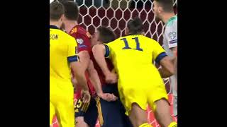 Zlatan Ibrahimović with a dirty shoulder charge on César Azpilicueta [upl. by Repooc]