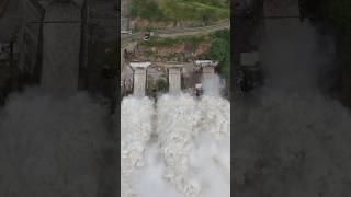 Impresionante el desfogue de agua en presa infiernillo 😱 [upl. by Nnylidnarb]