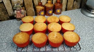 Cupcakes de Vainilla  Super esponjosos👌  Receta fácil [upl. by Gnouc]