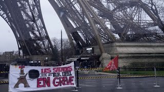 Enttäuschte Touristen in Paris Am Eiffelturm wird erneut gestreikt [upl. by Anhaj302]