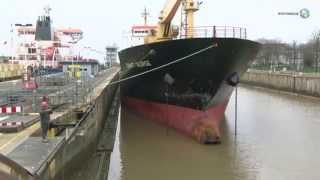 Saint George Freighter Rammed Floodgate in Brunsbuttel [upl. by Merlin]