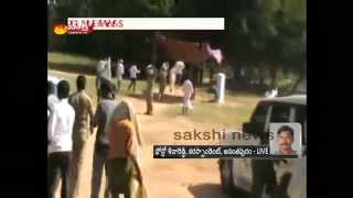 Honey Bees attack Paritala Sunitha and activists at Janmabhoomi Program [upl. by Carole]