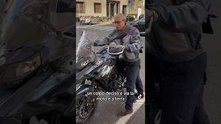 Mettere la moto sul cavalletto centrale tutorial moto patentea insella benellitrk502x [upl. by Haugen756]