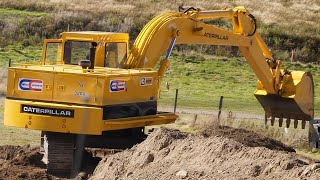 Vintage 197487 Caterpillar CAT 225 Excavator Working at Wheels at Wanaka 2023 [upl. by Brita866]