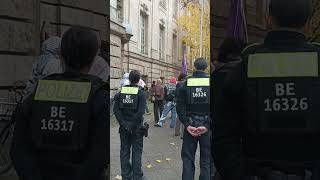 aktuell findet eine Kundgebung statt vor dem amtsgericht tiergarten turmstraße 91 [upl. by Ridglea]