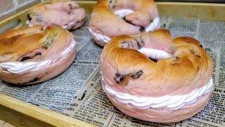 ４種の甘納豆をたっぷり入れたリング豆パンの桜練乳クリームサンドを作ってみたよ！【パン作り】 [upl. by Atram]