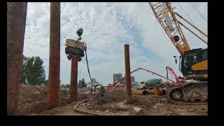 ZHENUs hydraulic vibratory hammer continuously drives multiple steel pipe piles vibrohammer stee [upl. by Kutchins536]