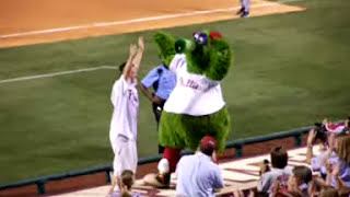 Phillie Phanatic Dancing with a Fan 92008 [upl. by Eemia]