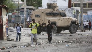 Haïti  PortauPrince subit la violence des gangs 4 policiers tués [upl. by Paulsen268]