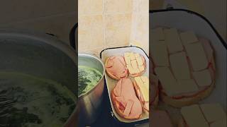 Сандвич с шунка и кашкавал за закуска и супа от спанак за обяд food варна cooking [upl. by Essirehc]