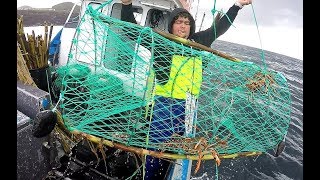 Fishing Lobster  Pesca de lagosta Pesca de la langosta ロブスター釣り 龍蝦釣魚 صيد سرطان [upl. by Gassman80]