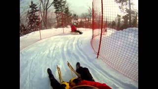 Une descente en luge au Massif de Charlevoix [upl. by Riggall]