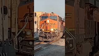 Duo de Locomotoras de BNSF liderando un carrusel vacío rumbo a piedras negras cpkc trainsferromex [upl. by Kreiner]