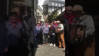 Wir lieben die Stürme  ShantyChor aus Marburg in Rüdesheim Drosselgasse [upl. by Rosalba810]