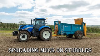 Spreading Muck onto Stubbles  Rolland V2140 amp New Holland T7210 [upl. by Tali]