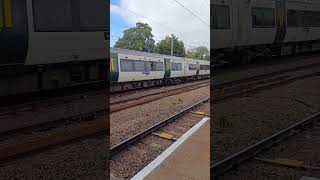 Hitchin Railway Station Train [upl. by Alidis]