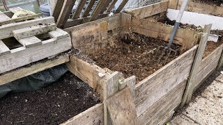 Composting horse manure  update on my new system [upl. by Aynat]