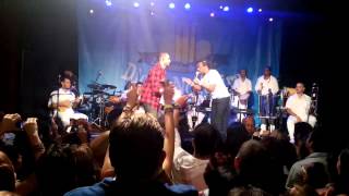 Xande de Pilares versando no show de Diogo Nogueira na Lapa [upl. by Galang160]