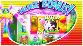 HUGE BONUS WILDS INVADERS ATTACK FROM THE PLANET MOOLAH SLOTS at CASINO [upl. by Ailisab]