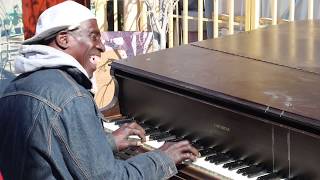 LOS ANGELES HOMELESS MAN PLAYS PIANO [upl. by Duwad]