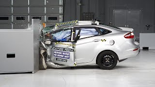 2014 Ford Fiesta sedan driverside small overlap IIHS crash test [upl. by Nisbet619]