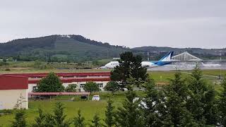 Aeropuerto de Bilbao aterrizaje 747400 [upl. by Hescock]