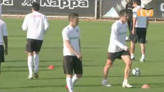 26042010 David Villa Training [upl. by Wiseman]