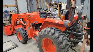 Kubota L2800 Hydraulic fluid and filter change [upl. by Eejan207]