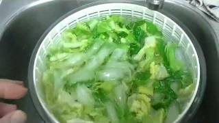 Quick tip Restaurant secret to crisping limp lettuce [upl. by Htaeh]