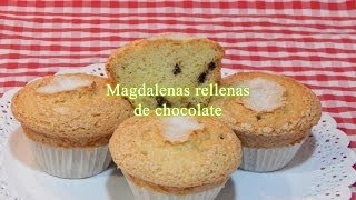 Receta de magdalenas rellenas con chispas de chocolate [upl. by Anelhtac499]