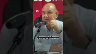 Alcalde le quita el micrófono a periodista que lo cuestiona  Las Mangas del Chaleco [upl. by Bertero]