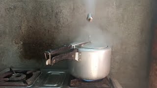 प्रेशर कुकर की सिटी ठीक करना सीखे  How To Repair Pressure Cooker Whistle [upl. by Brunhilde499]