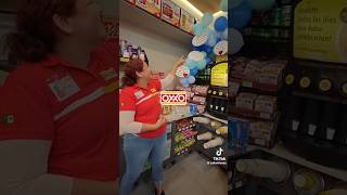 La Sra Bertha empleada de una tienda de conveniencia Oxxo en Cancún demuestra su buen corazón [upl. by Potts373]