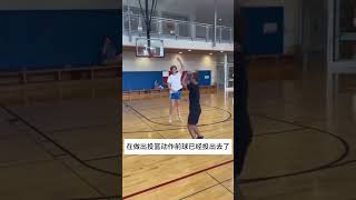 小夥發明了一種新型籃球打法，你認為這個算數麼？ 新型籃球打法nba 詹姆斯庫裡 basketball 籃球 [upl. by Aronoh]