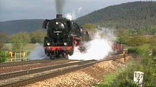 Dampflok 44 0093 mit schwerem Güterzug und sattem Sound in der Steigung [upl. by Fredric]