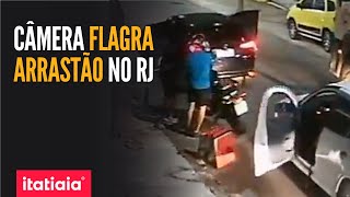 BANDIDOS FAZEM ARRASTÃƒO EM RUA DO RIO DE JANEIRO CÃ‚MERA FLAGRA AÃ‡ÃƒO [upl. by Llenrahc]