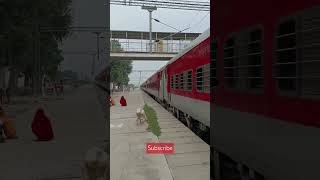 09068 Barauni  Udhana Special Express Skipping Sagarpali indianrailways balliarailwaystation [upl. by Lladnik996]