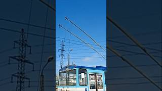 Škoda 14Tr trolleybus dewires 🚎🇱🇻 [upl. by Weston]