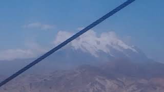 La PazBolivia Vista desde el Teleférico con el nevado ILLIMANI [upl. by Drhcir730]