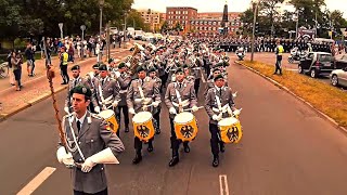 Marsch aus PetersburgPreußens Gloria  Einmarsch Musikkorps der Bundeswehr Schloss Bellevue 2015 [upl. by Elliven]