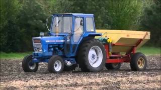 Ford 5000 spreading fertiliserkunstmest strooien [upl. by Nidorf]