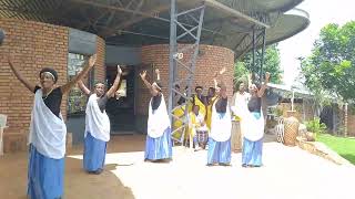 Imbyino zababyeyi basheshe akanguhe aged Rwandan ladies traditional dance amazing 😍 [upl. by Ellehsyt]