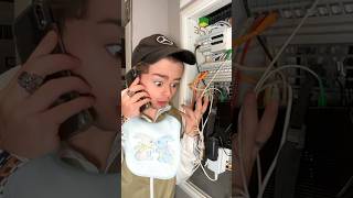 LES JEUNES QUI RÉPARENT UNE LIVEBOX🔌🤣humour shorts [upl. by Nannie]