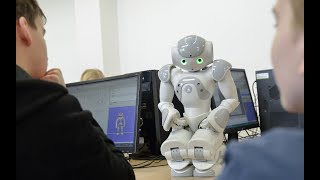 Jak dogadać się z robotem – programowanie robota mobilnego w praktyce [upl. by Ahtilat]