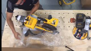 Desempaquetando sierra de inglete flexvolt de Dewalt modelo DHS790 [upl. by Ordnazil]