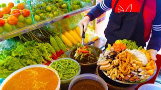 Spicy Delicious Thai Style Papaya Salad with Seafood amp More Ingredients  Cambodian Street Food [upl. by Izmar]