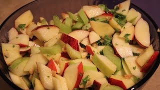 Receta de Ensalada de Manzana y Apio [upl. by Ellary100]