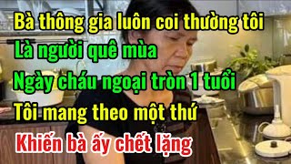 Bà thông gia coi thường tôi quê mùangày cháu ngoại tròn 1 tuổi tôi mang theo một thứ [upl. by Nauqit]